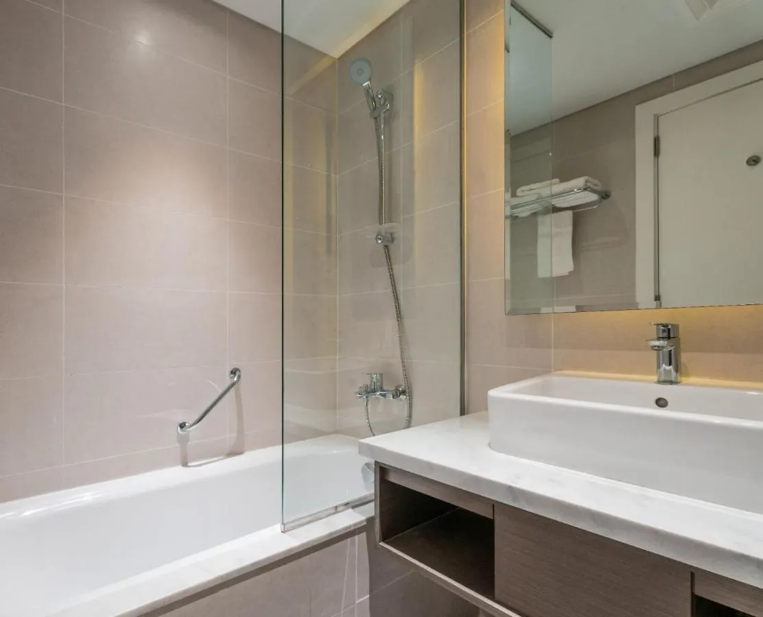 Phineek Elegant Studio Canal View Maison Prive Business Bay Dubai United Arab Emirates